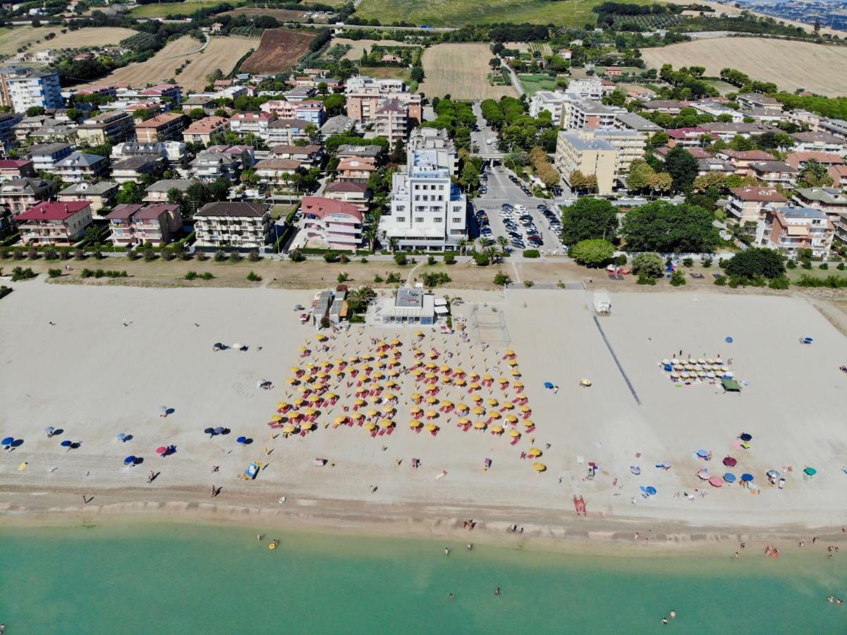 Hotel Royal Fermo Buitenkant foto